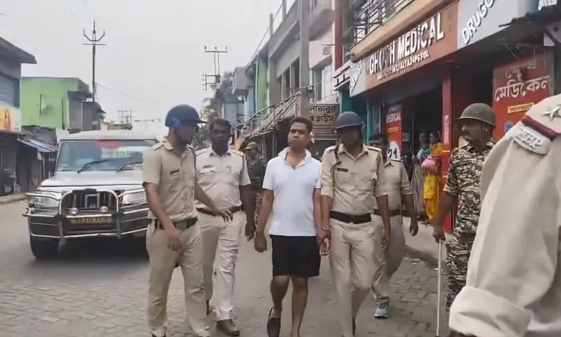 क्या हाल कर दिया 'पुष्पा' का, हाफ पैंट में कराई पूरे शहर में कराई परेड!