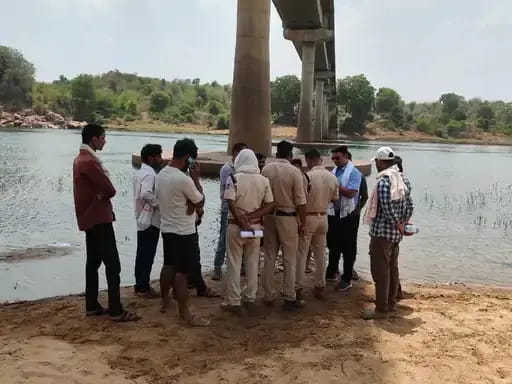 सोन नदी के भंवरसेन घाट पर डूबे चार लोग, युवती का शव मिला, तीन लापता