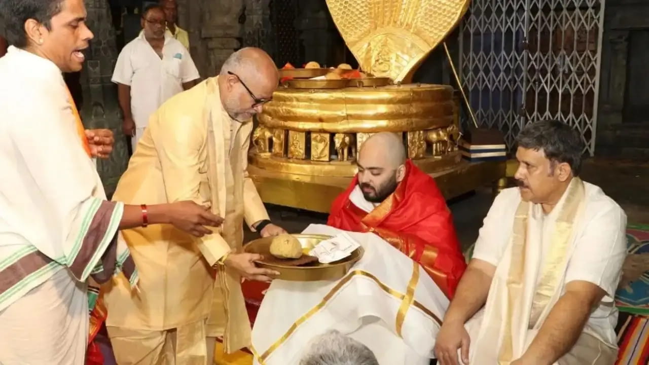 तिरुपति देवस्थानम को अनंत अंबानी ने दान की 27.5 करोड़ की 25 इलेक्ट्रिक बसें