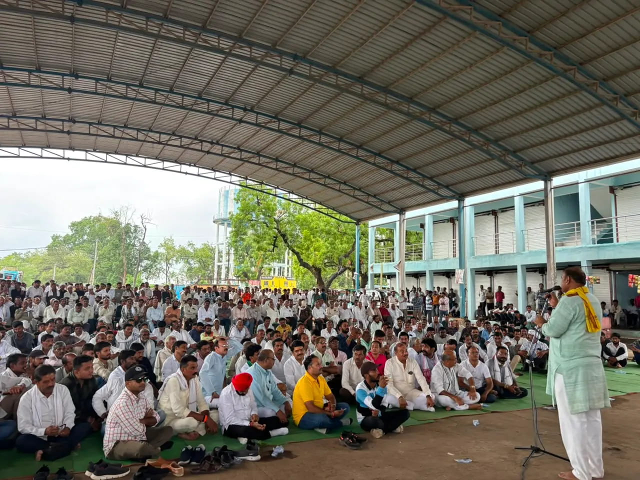 मूंग खरीदी, तुलाई केंद्र बनाने, पेंडिंग भुगतान की मांग को लेकर कांग्रेस ने दिया धरना