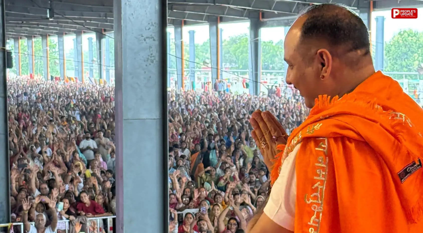 पवित्र रज माथे से लगाकर भावुक हुए भक्त, बुधवार को कुबेरेश्वरधाम में होगा गुरु दीक्षा महोत्सव का भव्य आयोजन