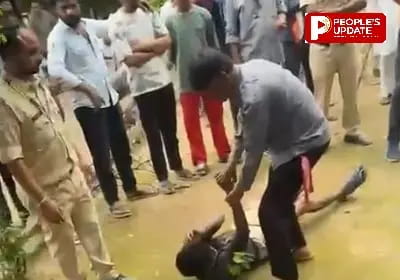 छिंदवाड़ा के इकलहरा में कोयला खदान कर्मचारियों ने मारपीट कर केबल चोरों को गांव में घुमाया, Video Viral 