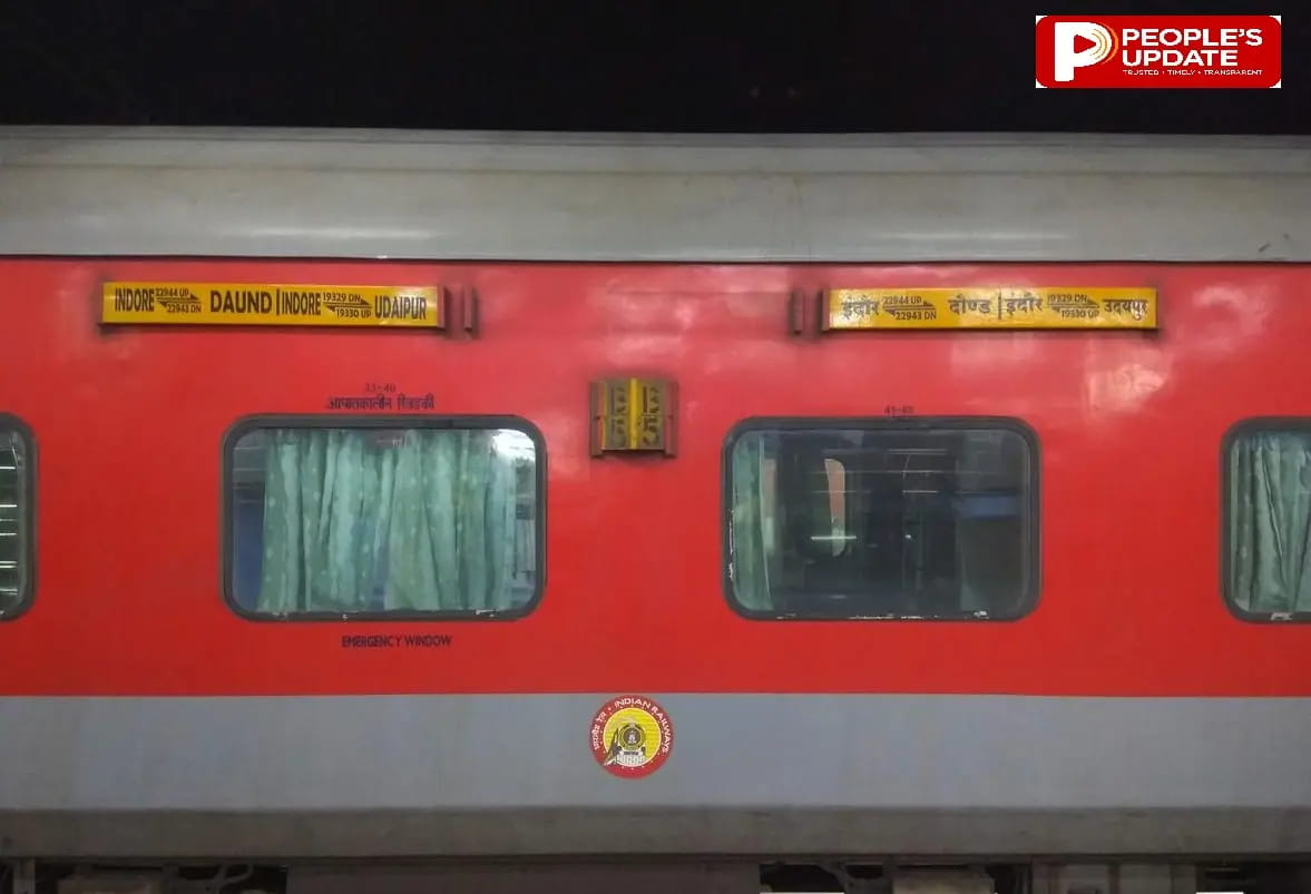 ट्रेन में मरे चूहों की दुर्गंध की ​शिकायत की तो कोच में छिडक दिया कीटनाशक स्प्रे, तीन साल की बच्ची समेत यात्रियों का घुटने लगा दम