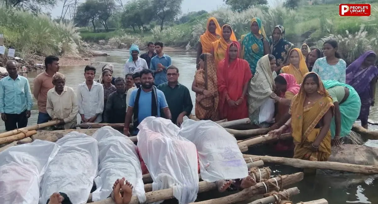 सिंगरौली में 62 घंटे तक जल सत्याग्रह के बाद महिलाओं ने शुरू किया 'चिता आंदोलन'