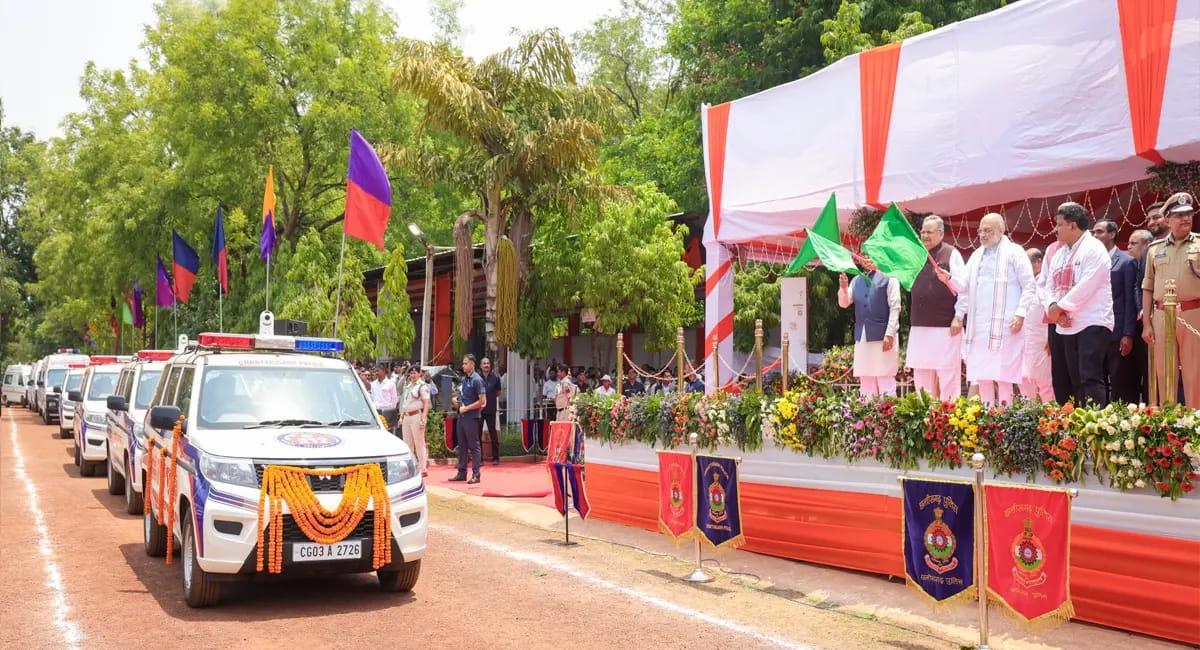 गृहमंत्री अमित शाह ने दिखाई 400 नई डायल-112 गाड़ियों को हरी झंडी, रायपुर में शुरू हुई हाईटेक इमरजेंसी सेवा