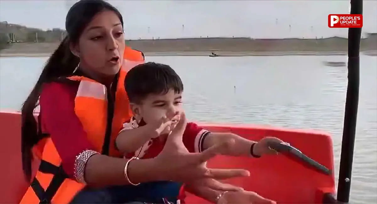 मां का iPhone लेकर बच्चे ने किया ऐसा काम, वीडियो देख लोग बोले- 'ये तो लेजेंड निकला