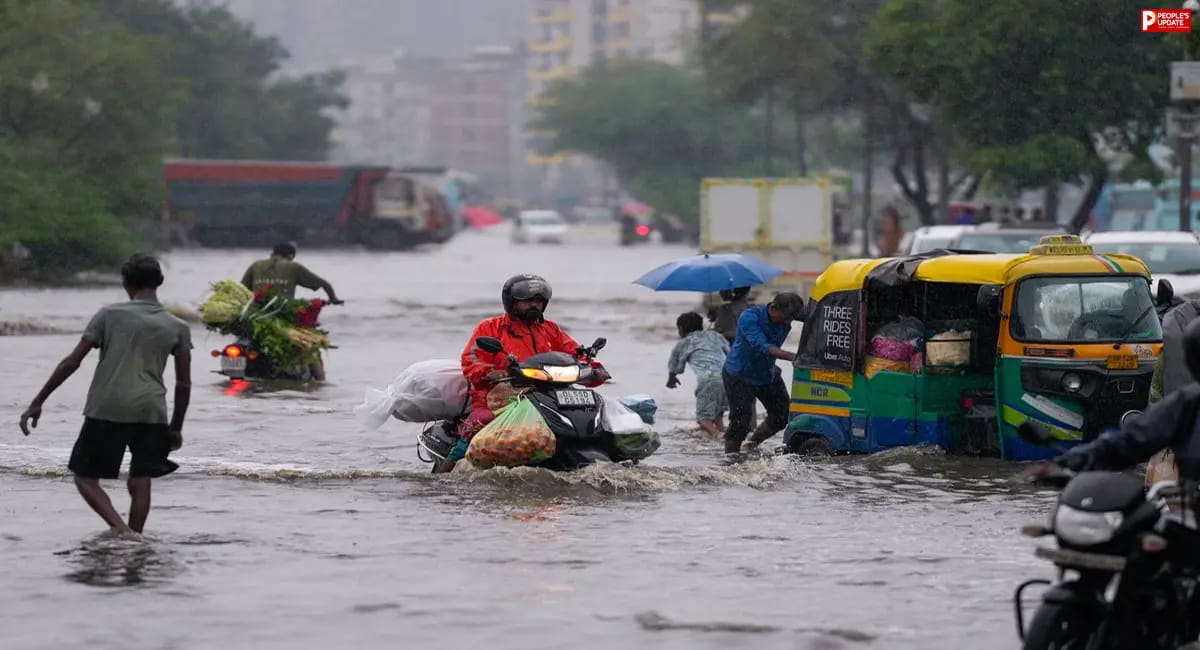देशभर में बारिश बनी आफत, यूपी-झारखंड में 17 मौतें, केरल में बाढ़ से बिगड़े हालात!