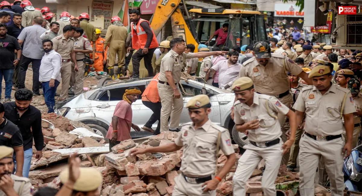 सत्य निकेतन में मौत का मलबा! 5 मंजिला इमारत ढही, 6 की मौत,  CCTV में दिखा खौफनाक मंजर  