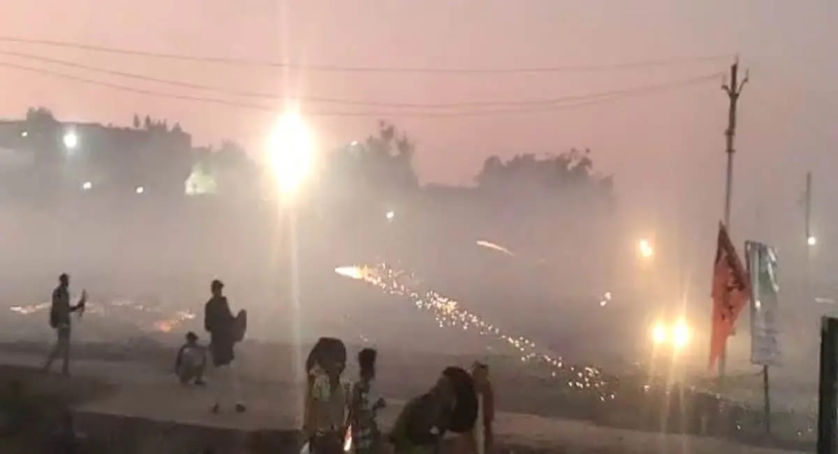 इंदौर के प्रसिद्ध हिंगोट युद्ध में इस बार 5 योद्धा घायल, तुर्रा-कलंगी दलों के बीच डेढ़ घंटा चला युद्ध