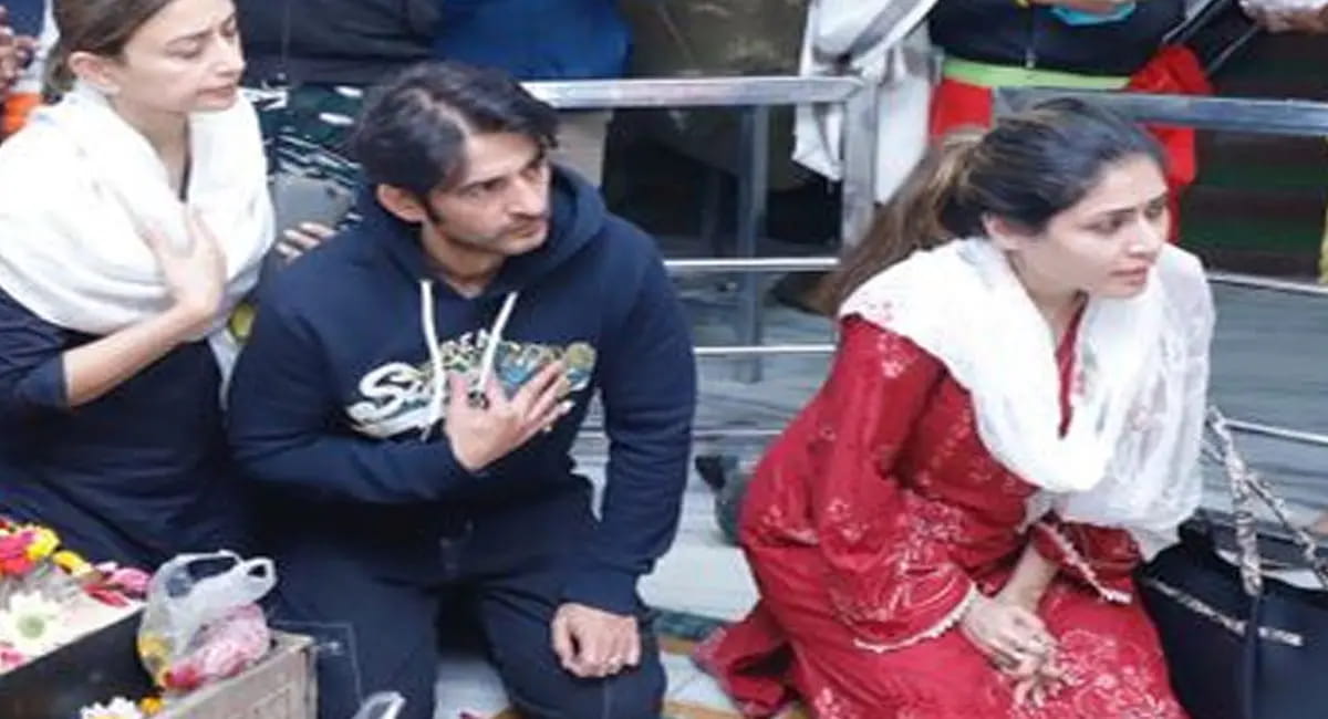 महाकाल की भस्म आरती में शामिल हुए TV- फिल्मी सितारें, अभिनेत्री ऐश्वर्या राज सहित हितेन तेजवानी सहित गौरी प्रधान ने किए दर्शन