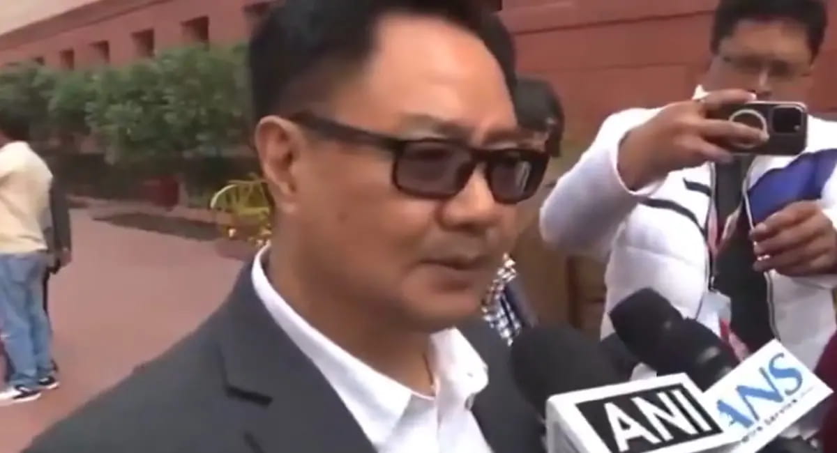 स्पीकर के कक्ष में जबरन घुसे विपक्षी सांसद, उन्हें गालियां दी, पास में खड़े सीनियर नेता तमाशबीन बनें