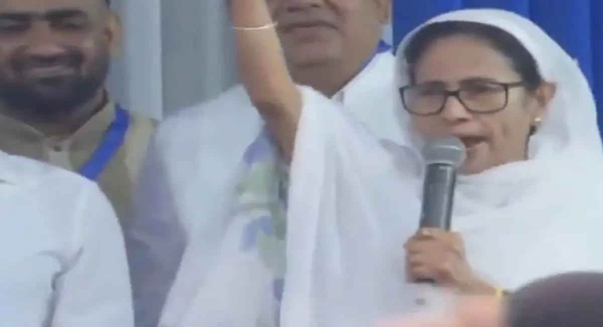 ईद पर ममता का नारा- भाजपा हटाओ देश बचाओ, PM मोदी को बताया घुसपैठिया, केंद्र पर लगाया वोट छीनने का आरोप