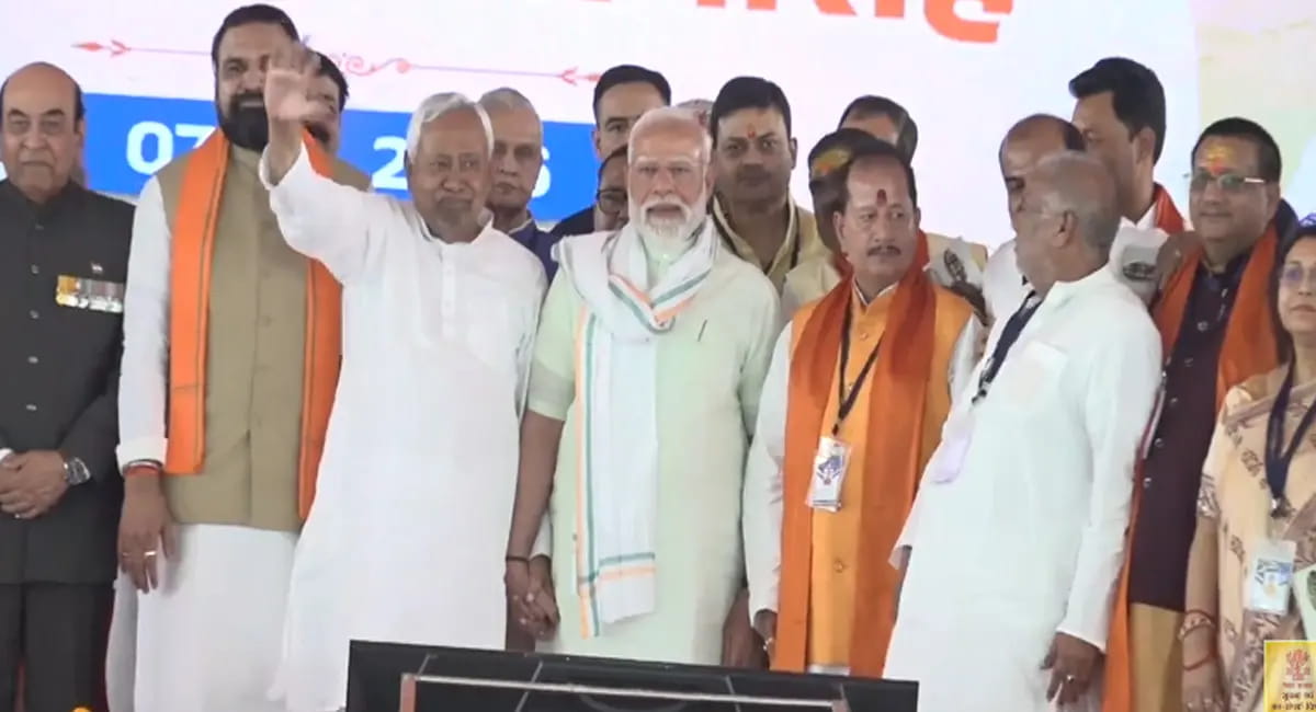 नीतिश के बेटे सहित 32 मंत्रियों ने शपथ ली, JDU से 3 महिला मंत्री बनी