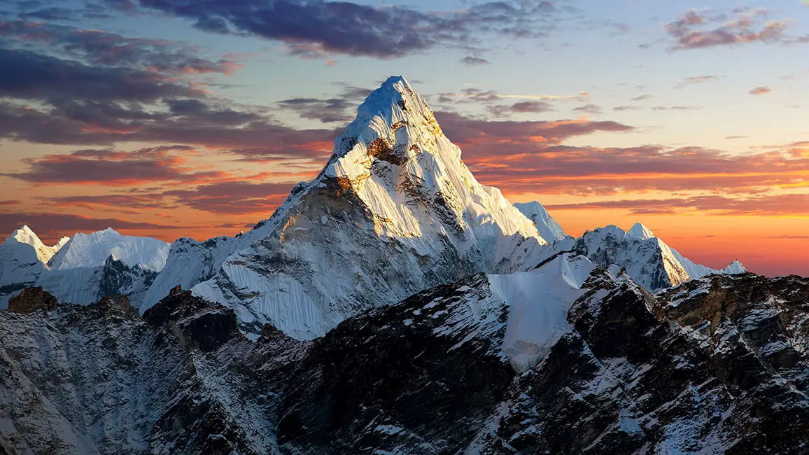 पर्यटकों को लेने पहुंचा हेलीकॉप्टर क्रैश, हिमपात के बीच हुआ हादसा, कोई जनहानि नहीं