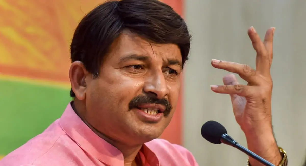BJP सांसद मनोज तिवारी के रोड शो पर RJD कार्यकर्ताओं ने किया हमला, चुनाव आयोग में शिकायत दर्ज 