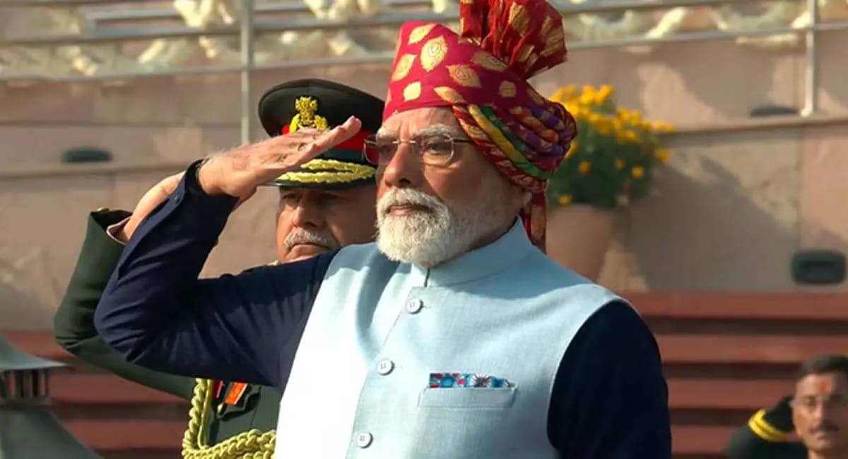क्यों सबसे ज्यादा चर्चा में रहता है PM मोदी का पहनावा