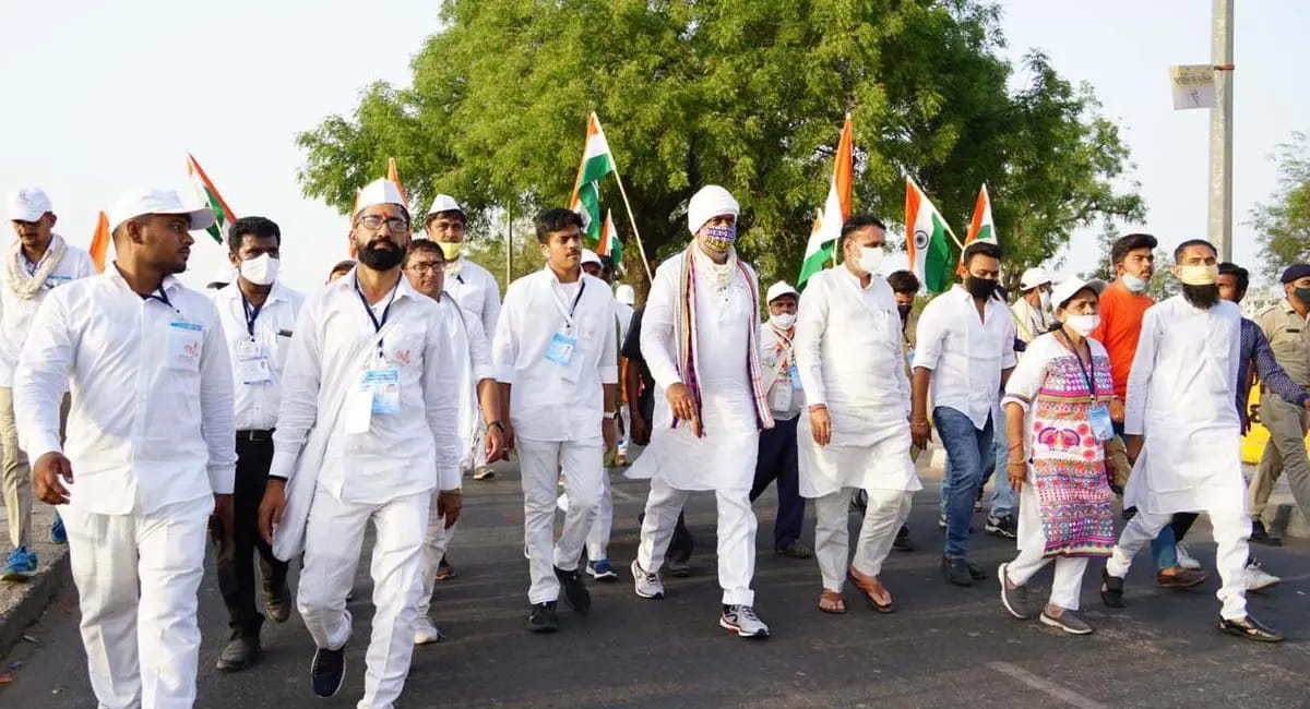 प्रहलाद पटेल की पदयात्राओं पर आधारित कॉफी टेबल बुक लॉन्च