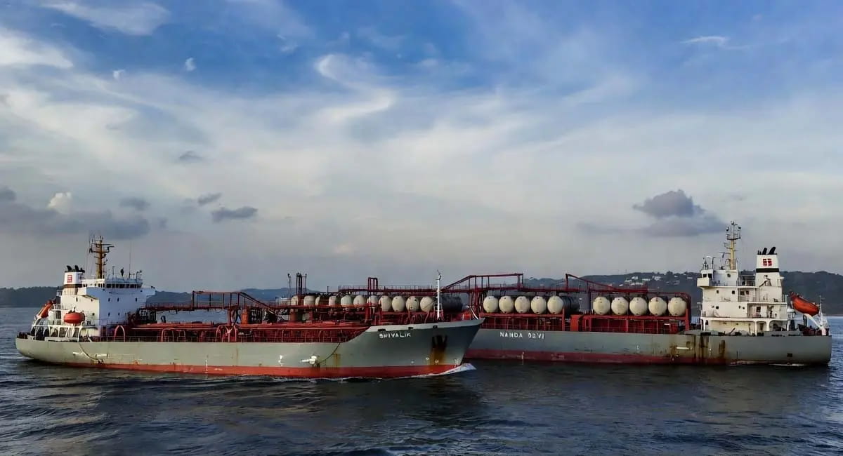 ‘शिवालिक’ और ‘नंदा देवी’ लेकर आ रहे 92,700 टन LPG