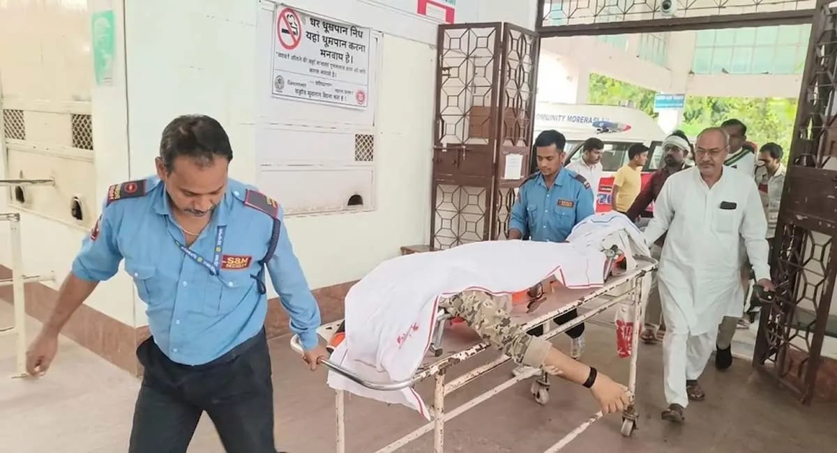 रेत माफिया का आतंक, वन आरक्षक को ट्रैक्टर से रौंदा