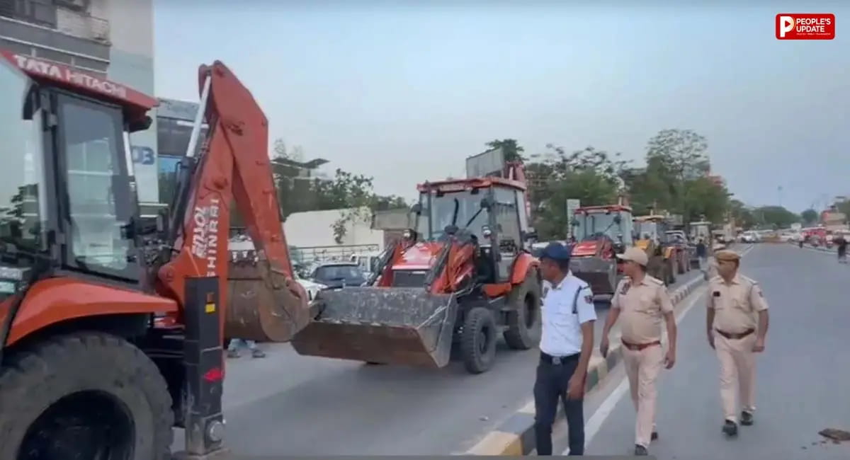 5 धार्मिक स्थलों पर चला बुलडोजर, नूरानी मस्जिद का हिस्सा गिराया, 24 घंटे इंटरनेट बंद