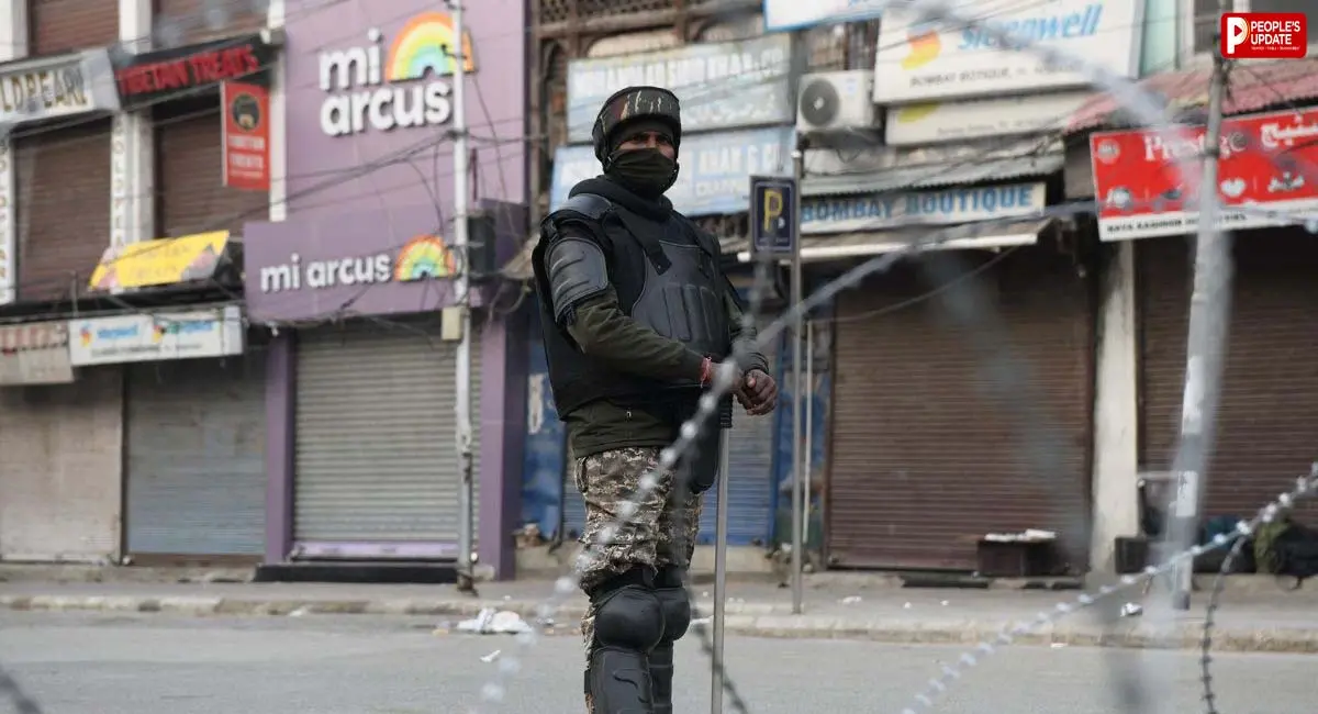 तलाशी अभियान में AK-47 और ग्रेनेड बरामद, इलाके में हाई अलर्ट