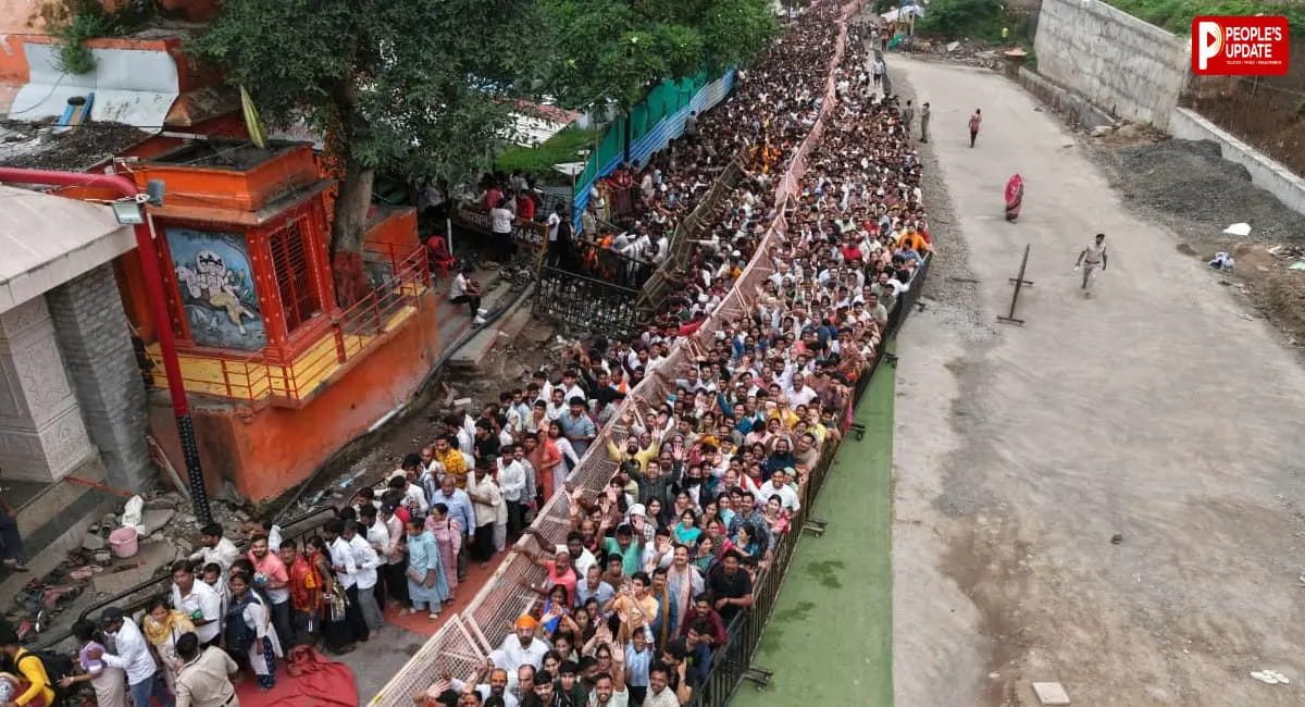 उज्जैन नागचंद्रेश्वर मंदिर में मची अफरा-तफरी, बैरिकेडिंग में फंसे श्रद्धालु; 13 लोग घायल, एक की हालत गंभीर