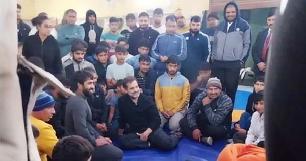 हरियाणा : राहुल गांधी झज्जर के वीरेंद्र आर्य अखाड़े पहुंचे, बजरंग पूनिया समेत पहलवानों से की मुलाकात
