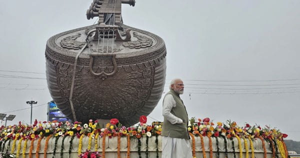 अयोध्या में PM मोदी ने दलित के घर पी चाय, निषाद परिवार के घर पहुंच प्राण प्रतिष्ठा में आने का दिया न्योता; लता मंगेशकर चौक पर भी उतरे