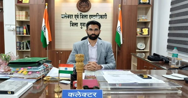 गुना कलेक्टर अमनवीर सिंह बैंस की तबीयत बिगड़ी, जिला अस्पताल के ICU वार्ड में भर्ती कराया; भोपाल रेफर करने की तैयारी