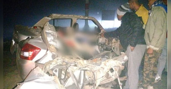 घने कोहरे का कहर : शाहजहांपुर में ट्रैक्टर-ट्रॉली से टकराई कार, छत हुई अलग; महिला सहित तीन की मौत