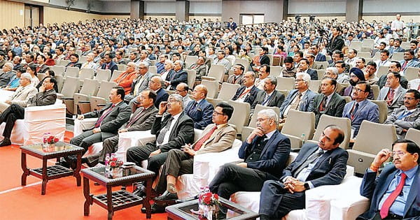 जज सोशल मीडिया पर ध्यान न दें,यह आपके फैसले कर सकता है प्रभावित