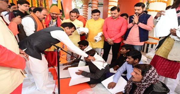 राम की धुन:दृष्टिहीन एमए ऑनर्स और बैंक मैनेजर कर रहे अखंड रामायण पाठ