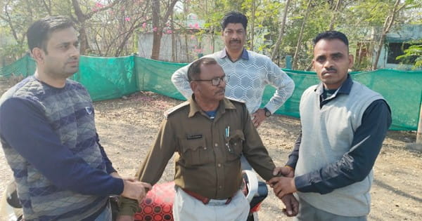 रतलाम में लोकायुक्त की बड़ी कार्रवाई, वनपाल को 15 हजार की रिश्वत लेते पकड़ा, इस काम के बदले मांगे थे रुपए