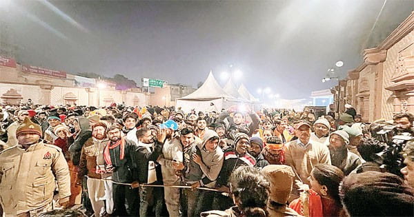 हमने तो बरसों इंतजार किया, कुछ देर और जाग लेते लल्ला