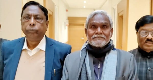 Jharkhand : चंपई सोरेन विधायक प्रतिनिधिमंडल के साथ राज्यपाल से मिले, अब हैदराबाद भेजे जा रहे विधायक