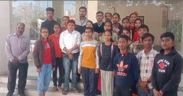 इंदौर : सैंकड़ों स्टूडेंट्स का भविष्य अधर में लटका, परीक्षा से एक दिन पहले पता चला कि स्कूल की मान्यता ही नहीं, विधायक ने स्कूल संचालक पर दर्ज कराई FIR