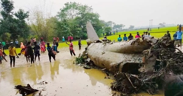 IAF Plane Crash : पश्चिम बंगाल में वायुसेना का ट्रेनर जेट क्रैश, बाल-बाल बचे दोनों पायलट