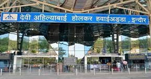 इंदौर एयरपोर्ट टर्मिनल पर ऑटो बैन, टैक्सी-कार को परमिशन