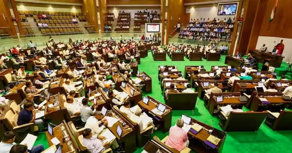 गुजरात विधानसभा में हंगामे और नारेबाजी करने पर कांग्रेस के 10 विधायकों पर एक्शन, पूरे दिन के लिए हुए सस्पेंड