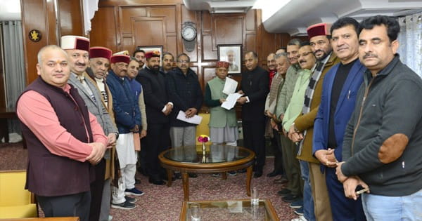Himachal Political Crisis : हिमाचल में हलचल तेज, राज्यपाल से मिले BJP विधायक, जयराम ठाकुर ने बजट पर की डिवीजन की मांग