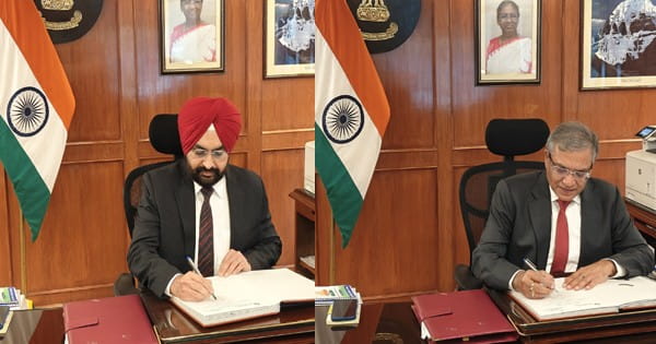 नए चुनाव आयुक्त सुखबीर संधू और ज्ञानेश कुमार ने संभाला पदभार, लोकसभा चुनाव की तारीखों का हो सकता है ऐलान
