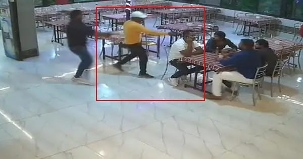 पुणे सोलापुर हाईवे पर रेस्टोरेंट में प्रॉपर्टी डीलर की गोली मारकर हत्या, फिर तलवार से किया वार; मर्डर का LIVE वीडियो आया सामने