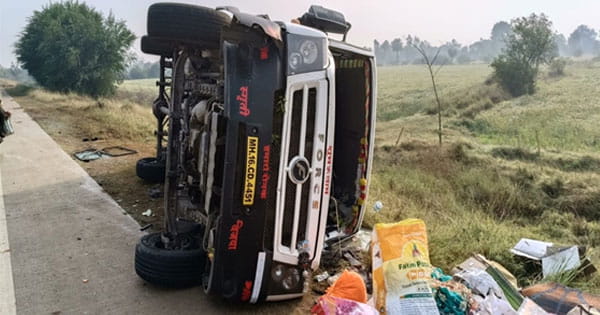 Jabalpur Bus Accident : रामलला के दर्शन कर अयोध्या से महाराष्ट्र जा रही बस जबलपुर में पलटी, आठ लोग घायल; ड्राइवर पर केस दर्ज