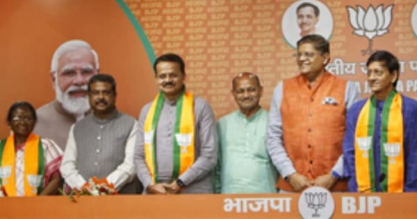 बीजद सांसद भर्तृहरि महताब, पूर्व सांसद सिद्धांत महापात्रा और संथाली लेखिका दमयंती बेसरा ने थामा भाजपा का दामन