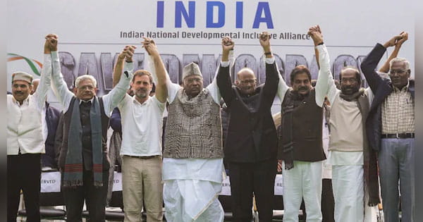 दिल्ली में आज I.N.D.I.A का शक्ति प्रदर्शन : रामलीला मैदान में महारैली, 27 विपक्षी पार्टियां होंगी शामिल; कांग्रेस ने इसे दिया लोकतंत्र बचाओ रैली नाम