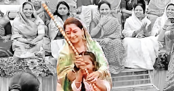 चुनावी रण में अर्धांगिनी का साथ