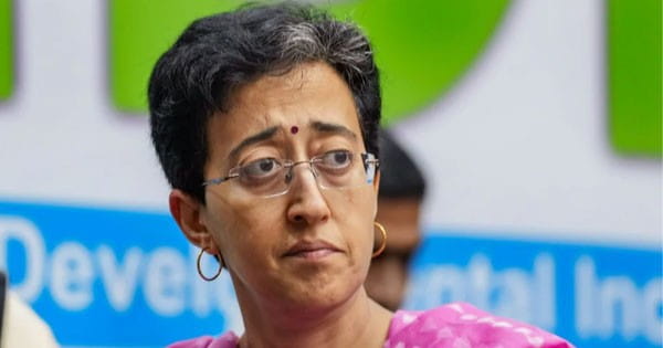 चुनाव आयोग ने AAP नेता आतिशी को भेजा नोटिस, बीजेपी जॉइन ना करने पर जेल भेजे जाने की धमकी का लगाया था आरोप