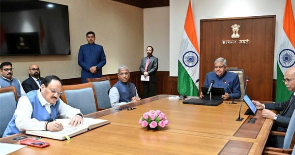 BJP अध्यक्ष जेपी नड्डा ने ली राज्यसभा सदस्य की शपथ, सभापति जगदीप धनखड़ ने 5 अन्य नेताओं को भी दिलाई शपथ