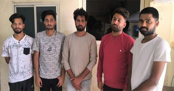 इंदौर में IPL पर ऑनलाइन सट्टा खेलते 5 सटोरिए गिरफ्तार, 7 मोबाइल, फर्जी सिम और लाखों की हिसाब की कॉपी जब्त; आरोपी इंदौर से बाहर के निवासी
