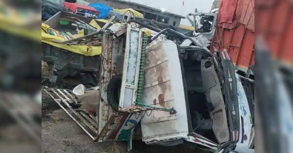सागर-विदिशा हाईवे पर हादसा : तेज रफ्तार ट्रक ने ट्रैक्टर-ट्रॉली को मारी टक्कर, दो किसानों की मौत; 6 दबे